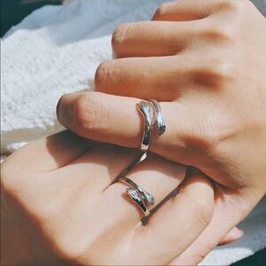 Two 925 Sterling Silver Hugging Hands Ring Set